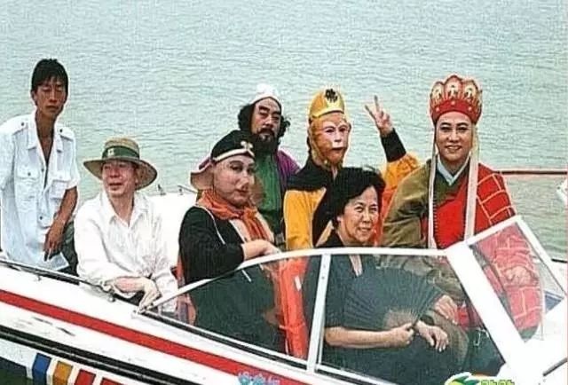 这些老照片，穿过岁月的河流，如今依然惊艳着我们