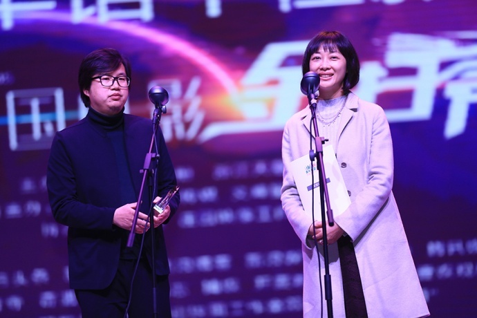 “金扫帚奖”王宝强现身领最令人失望导演奖　张艾嘉张杨分享年度最佳导演