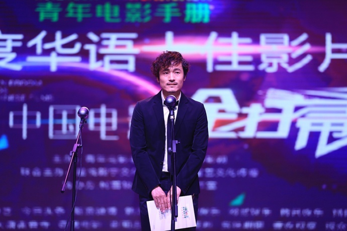 “金扫帚奖”王宝强现身领最令人失望导演奖　张艾嘉张杨分享年度最佳导演