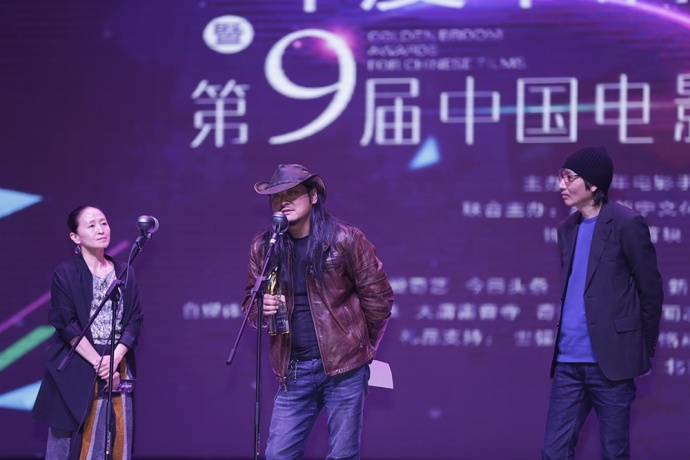 “金扫帚奖”王宝强现身领最令人失望导演奖　张艾嘉张杨分享年度最佳导演