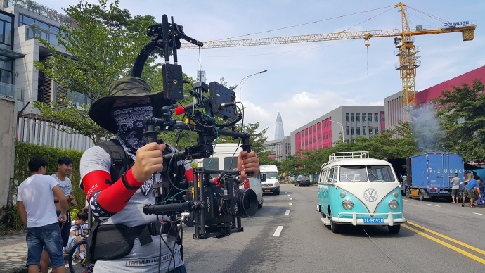 爱奇艺网剧深圳进组工作剧照