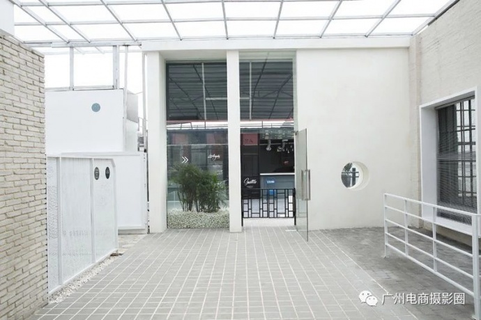 下雨外景拍摄风雨无阻，广州ATM电商摄影基地加装阳光棚！