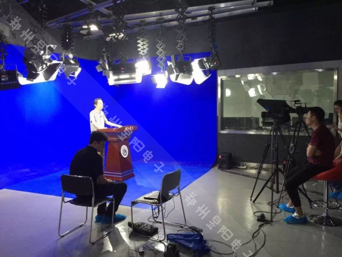 浅谈虚拟演播室装修之两面墙抠像蓝箱安装方式