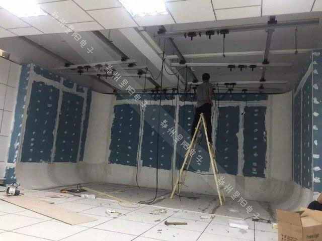 浅谈虚拟演播室装修之两面墙抠像蓝箱安装方式