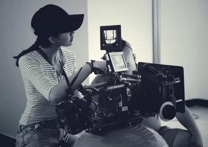 中国90后女性摄影师张杨珉鸣(Cecile Zhang) 在法国康城荣获”安琴”摄影奖项