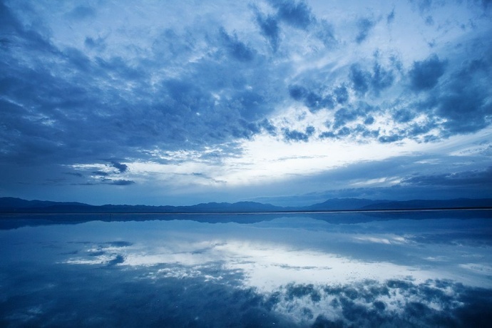 辰星6P无扰动激光放映系统为茶卡湖畔《阿修罗》看片会“护航”