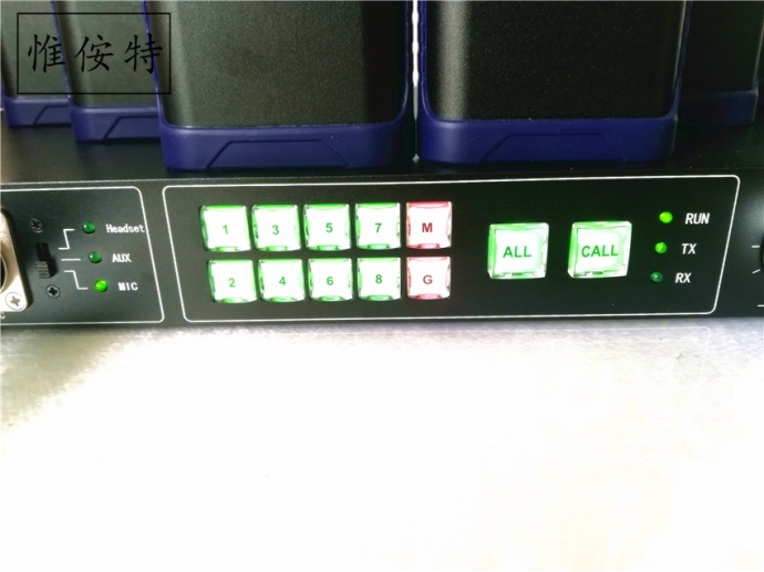 惟侒特 MPTY-1808 无线多方通话系统 无线内部多人通话系统 全双工无线内部导播通话系统 八路同时在线通话 内部通话 多人对讲 实时对讲系统 子机与子机之间可单独通话 用于舞台演出 广电系统、实况转播和大型活动演唱会 直播录播 院校体育赛事运动会指挥