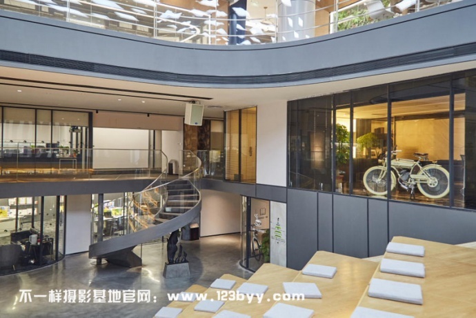 已个有众多时尚办公室实景的摄影基地