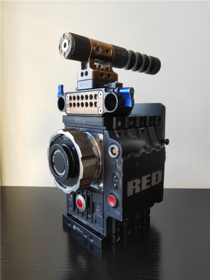 出RED EPIC 5K电影机一台，运行5733小时，成色新，配件齐，价格优