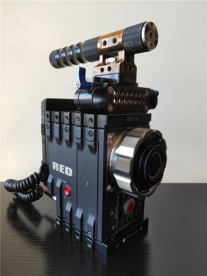 出RED EPIC 5K电影机一台，运行5733小时，成色新，配件齐，价格优