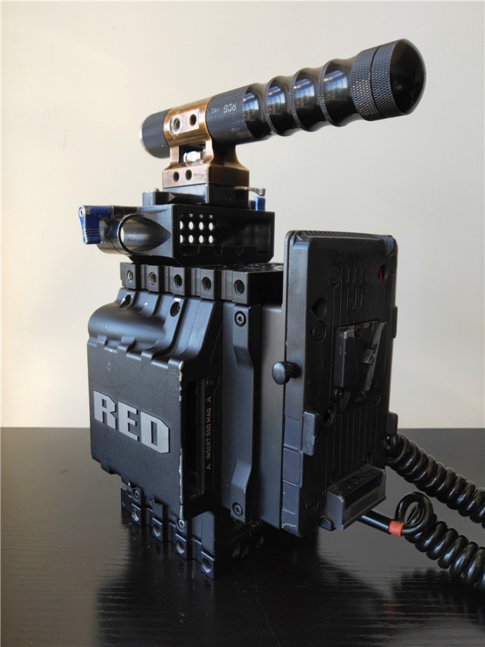 出RED EPIC 5K电影机一台，运行5733小时，成色新，配件齐，价格优