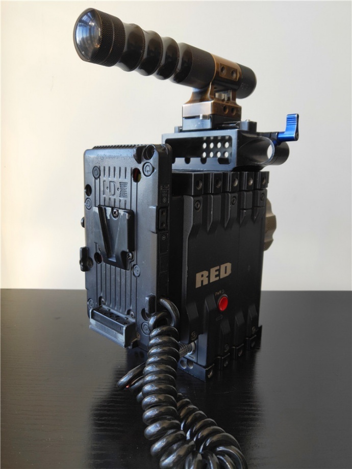 出RED EPIC 5K电影机一台，运行5733小时，成色新，配件齐，价格优