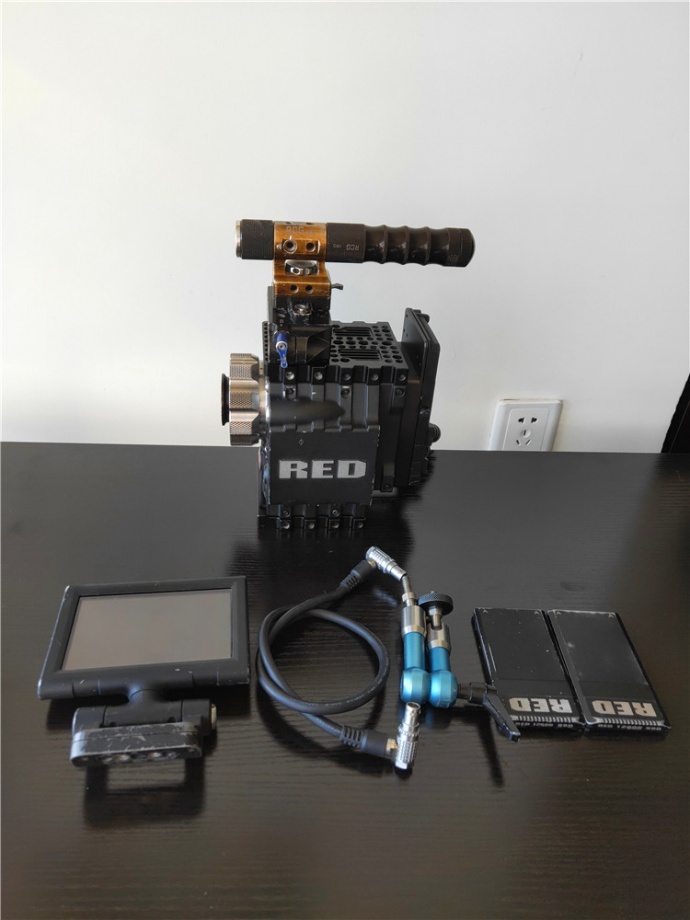 出RED EPIC 5K电影机一台，运行5733小时，成色新，配件齐，价格优