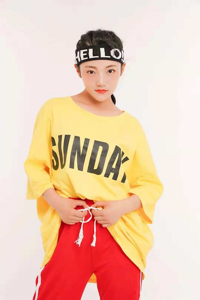 演员田扬红受邀出席活动秀新娘旗袍惊艳全场