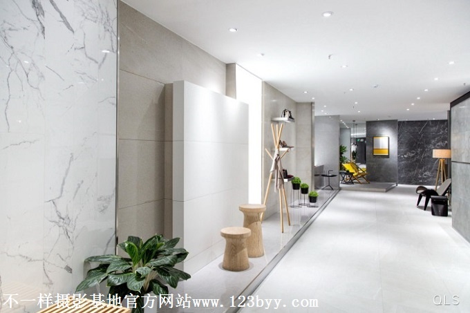 ​在家中幽静的走廊漫步也可以去天台放松