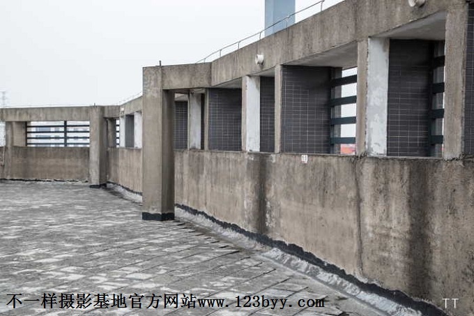 ​在家中幽静的走廊漫步也可以去天台放松