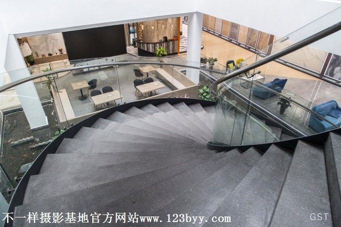 ​不一样风格阶梯和过道的场景