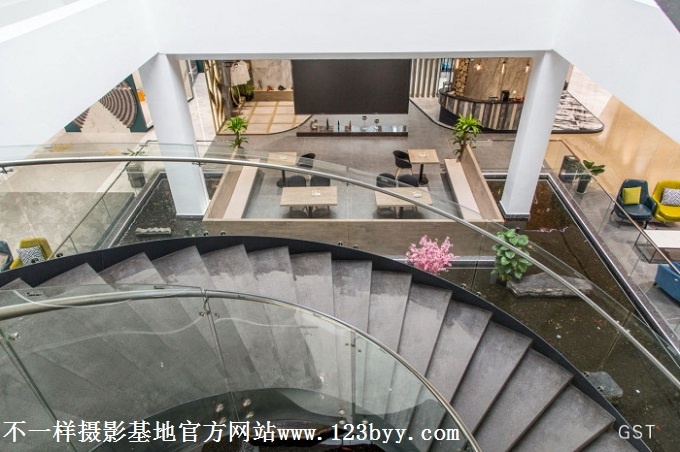 ​不一样风格阶梯和过道的场景