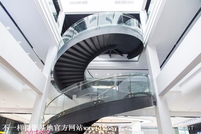 ​不一样风格阶梯和过道的场景