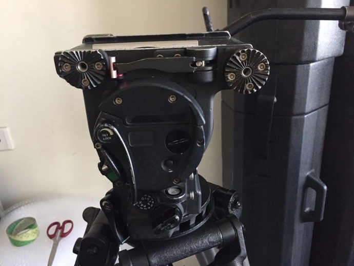 出售二手赤华2575D云台+150碗口高中低三脚架2套，刚保养完，需要随时联系