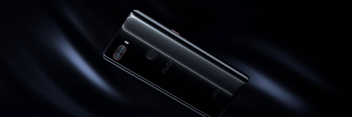 震撼视听——鲸鱼翱翔在湖山之境