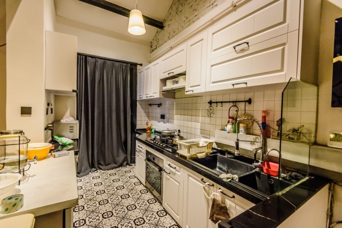 超大客厅，10米乘6米5，客厅层高3.5米，复式挑高处最高是6.5米，复式loft老洋房拍摄基地