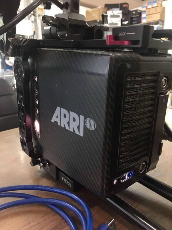 ARRI　艾丽莎迷你　二手一台　开机3000小时 带3张256G卡　需要的朋友联系我18518717197