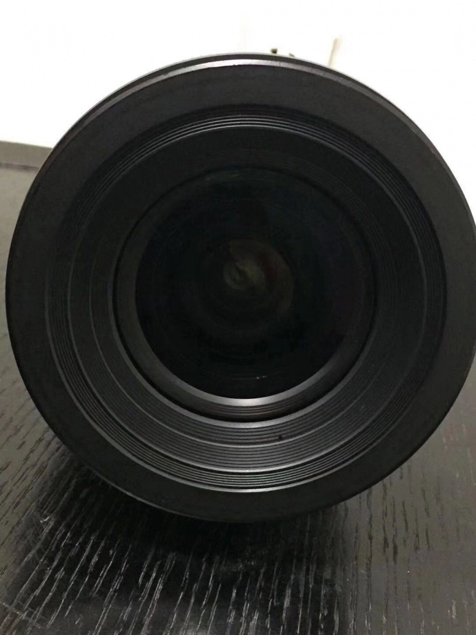 出售索尼PK6（20mm）镜头一颗，后镜片盖有裂痕，使用正常