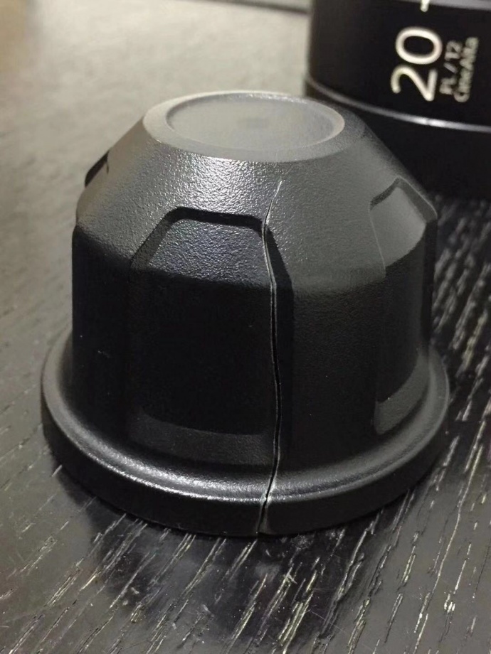 出售索尼PK6（20mm）镜头一颗，后镜片盖有裂痕，使用正常