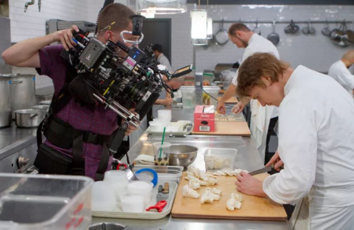 Shot on RED丨艾美提名纪录片《主厨的餐桌》第6季上线，拍美食有秘诀