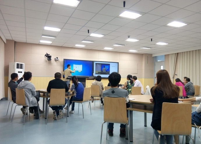 4路无线便携式嵌入式录播一体机在广州中学直播上的安装