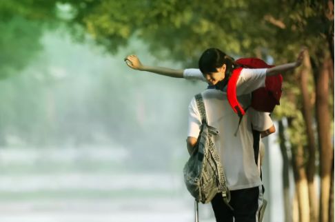 每月超10万人分享金曲，歌曲改编电影还有“蓝海”吗？