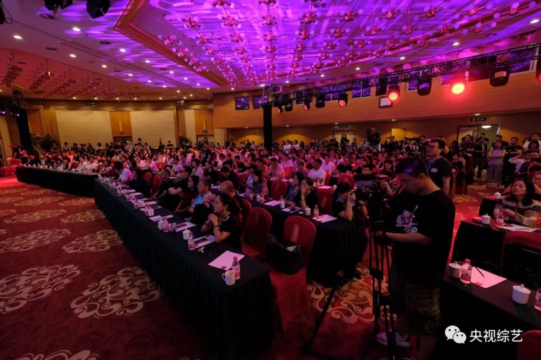 央视综艺十档新节目亮相 李思思、尼格买提转型制作人