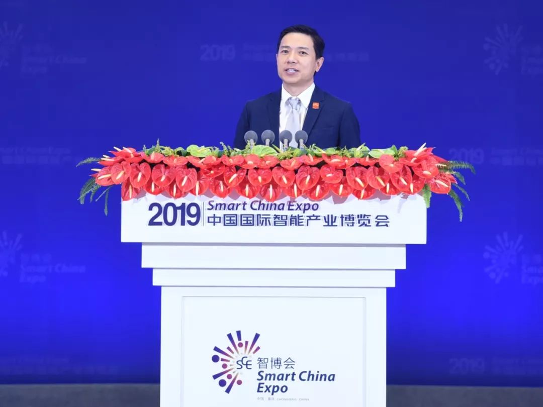 摆渡二十年，李彦宏增肌减脂