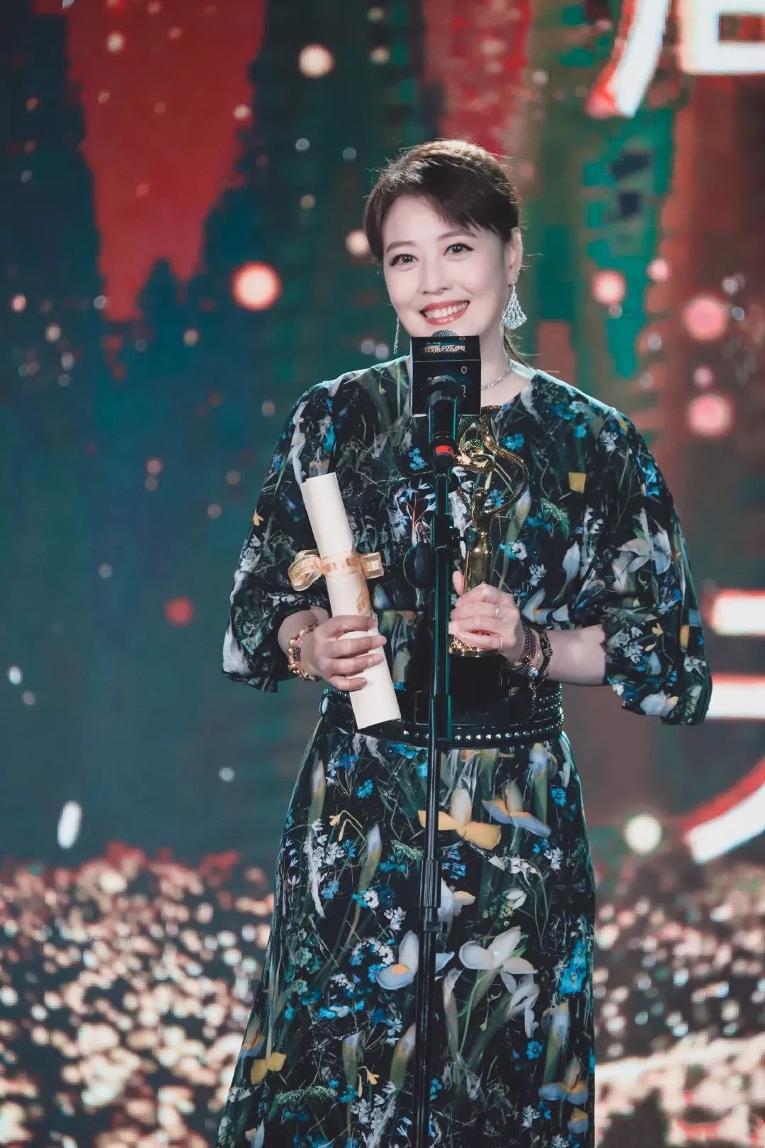 专访 | 周海媚： 不惧被骂演反派，直面回应关博言论