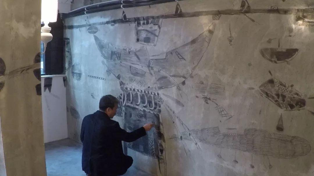 《水底行走的人》:镜头两端旷日持久的战争