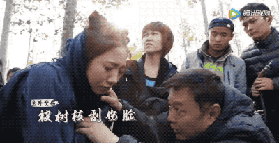 撞玻璃、跳房顶、割头皮，80年代港片女星受虐史