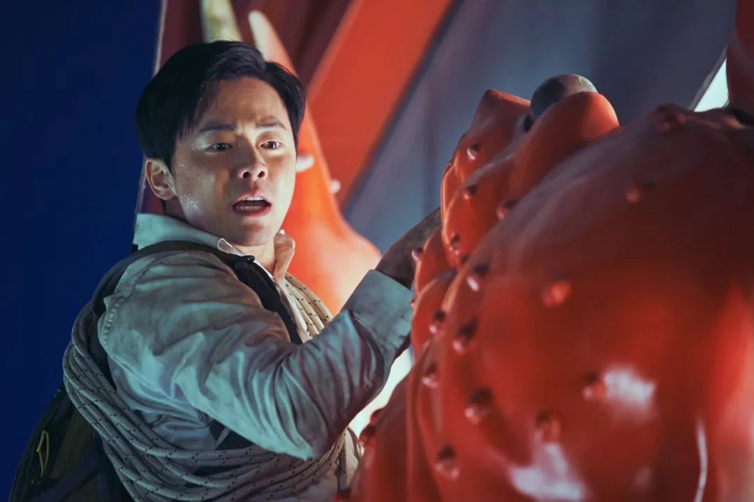 韩国再出爆款，高能开挂整整70分钟