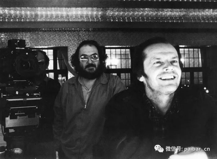 库布里克杰作《闪灵》的罕见幕后花絮视频和工作照