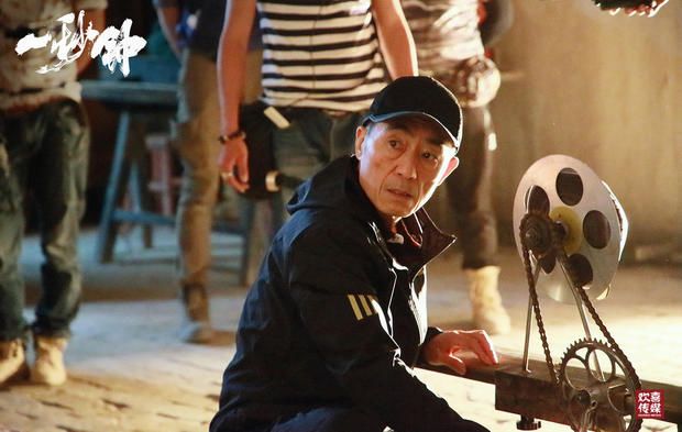 张艺谋《坚如磐石》杀青，未来还将有两部作品接连开机