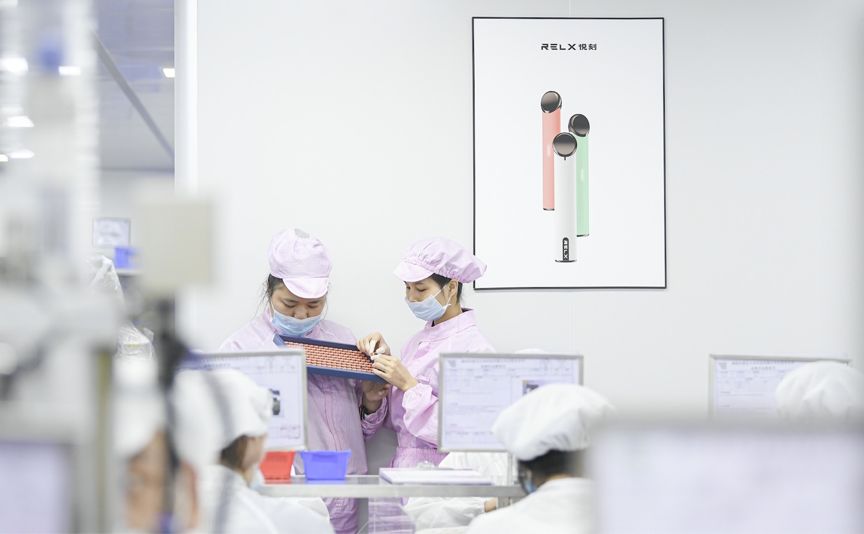探访专属工厂和实验室，我看见了冰山下的RELX悦刻