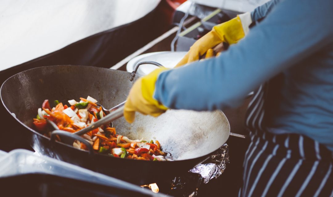 舌尖上的快手：与老铁一起吃香喝辣