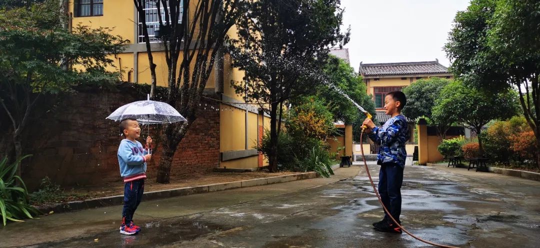 这位资深创意人，把以前用来满足客户的心思，全部用来讨好自己的孩子。