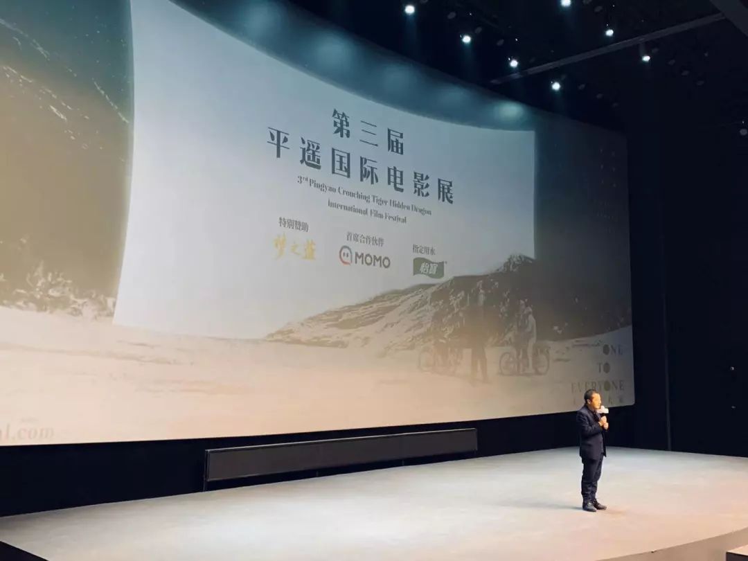 “贾樟柯是谁?”“应该是打台球的。”