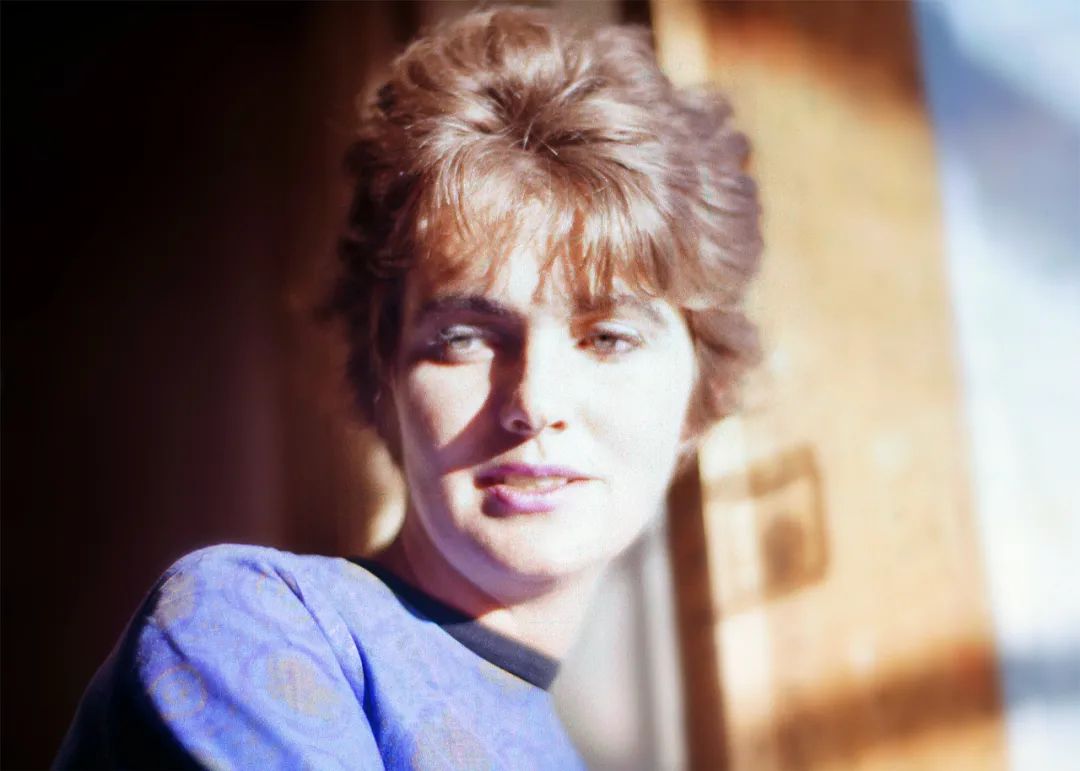 被导演阿莫多瓦买下改编权，迎接生活日复一日的奇迹