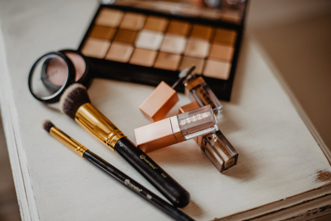 国货美妆：欲戴皇冠，必承其重