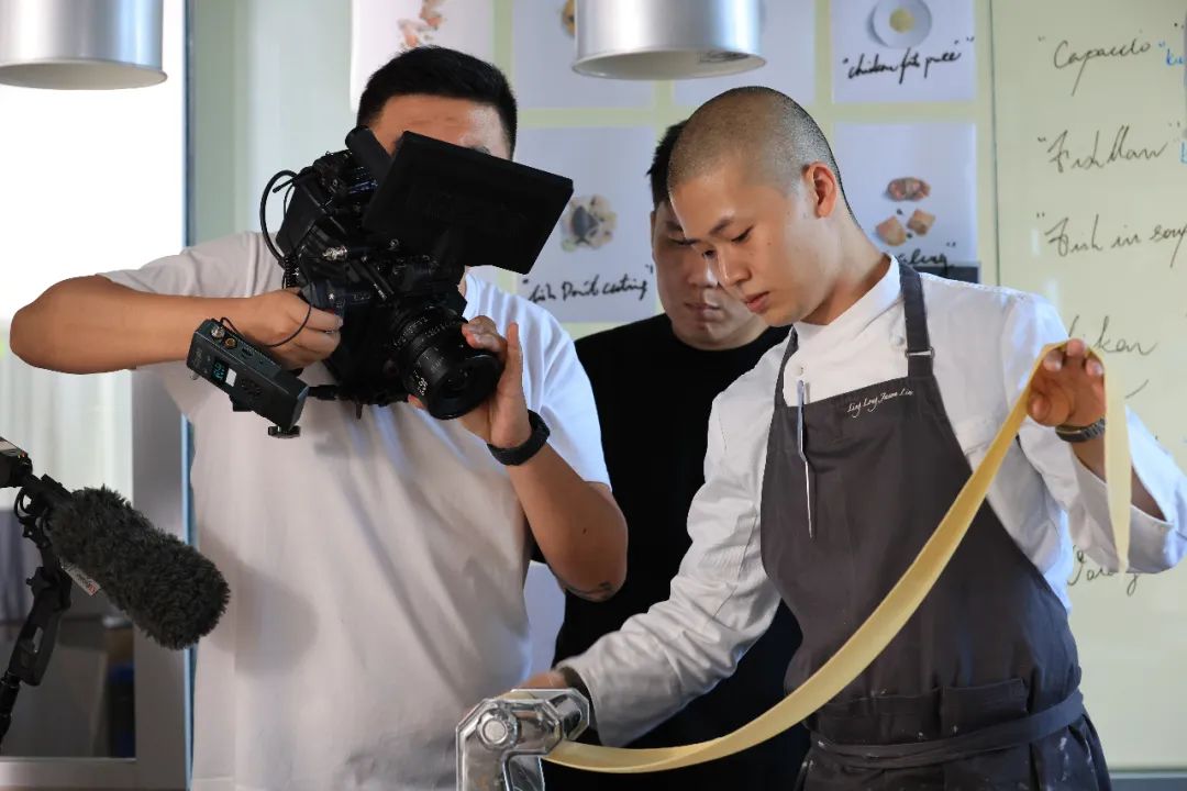 央视原创精品纪录片《厨房里有哲教家》背后的拍摄哲教太原三维动画制造
