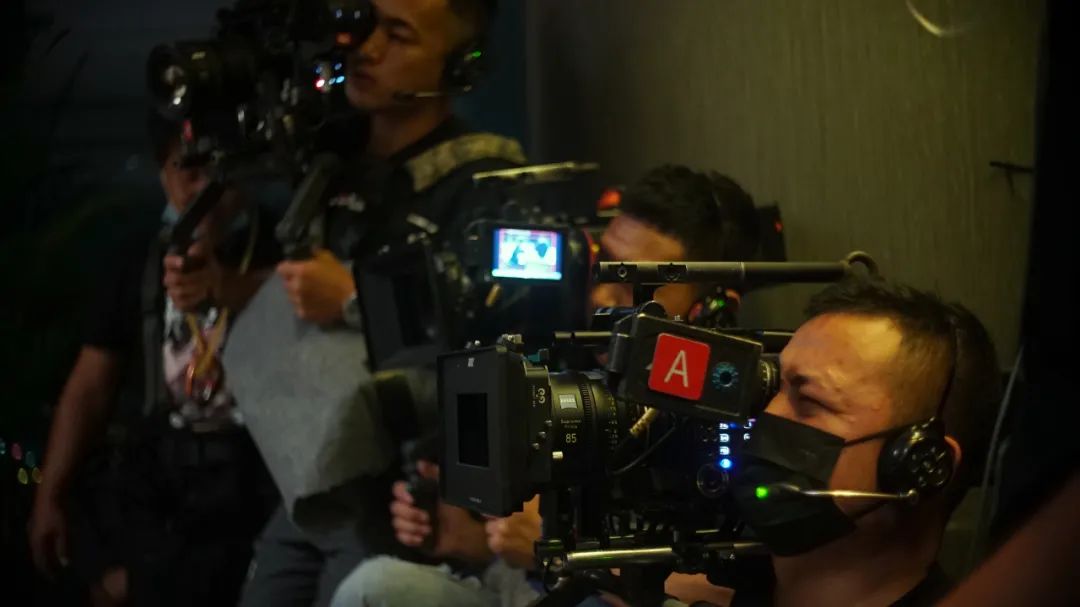 太原影视公司-专访破13亿票房《奇观·笨小孩》摄影指点王博教