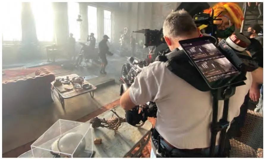 山西航拍-” 他们的新技术正在崔妮蒂工作的摩托车建缮厂的一个场景中发挥了作用